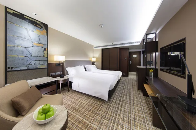 Room, King Bed, City View, New World Millennium Hong Kong 3/4