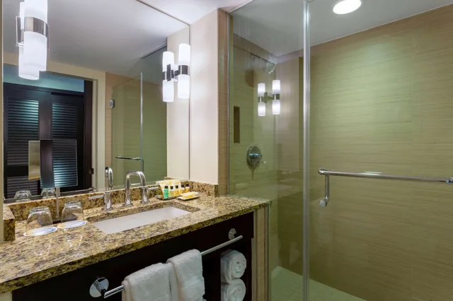 City, 2 Queen Beds, Corner، Wyndham Deerfield Beach Resort 5/6