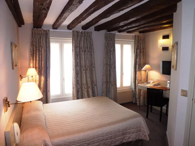 Classic, Double Bed, La Residence Du Berry 2/7
