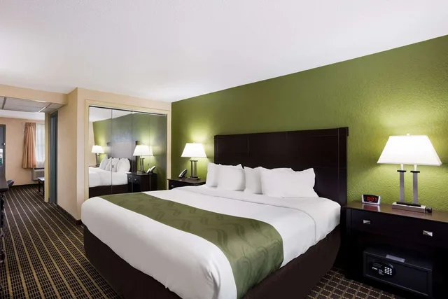 جناح بسرير كينج، Quality Inn & Suites Big Rapids near University 2/3
