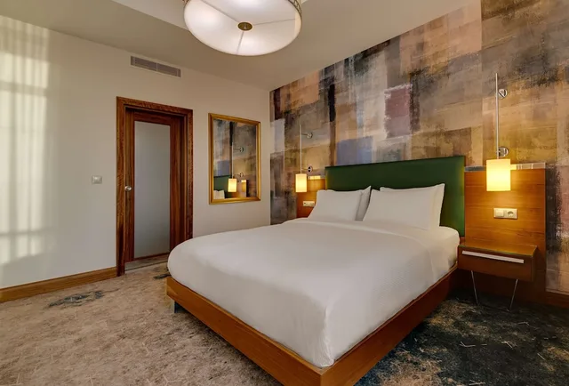 Ambassador, Suite, Double Bed, Lake View, Balcony، Doubletree By Hilton Hotel Van 2/10