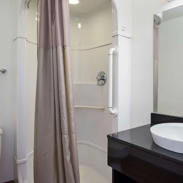 Room, Queen Bed, Motel6 Pueblo, CO - I-25 7/8