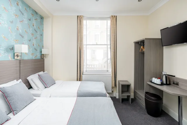غرفة ديلوكس رباعية، OYO Bakers Hotel London Victoria 2/3