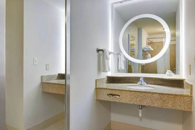 جناح بسرير كينج مع سرير سحّاب إضافي، Springhill Suites Shreveport-Bossier City/Louisiana Downs 2/5