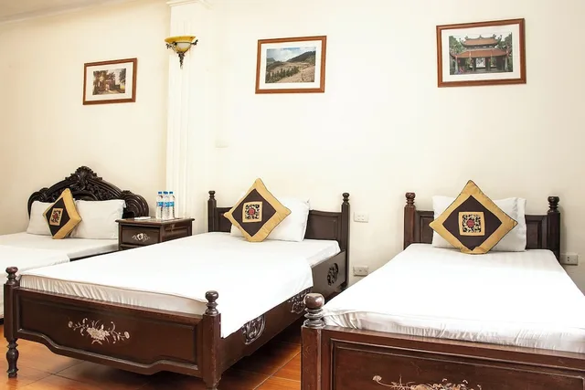 غرفة عائلية رباعية بسريرين منفصلين وسرير كينج بإطلالة على المدينة بشرفة، Group Nest Hotel 1/3