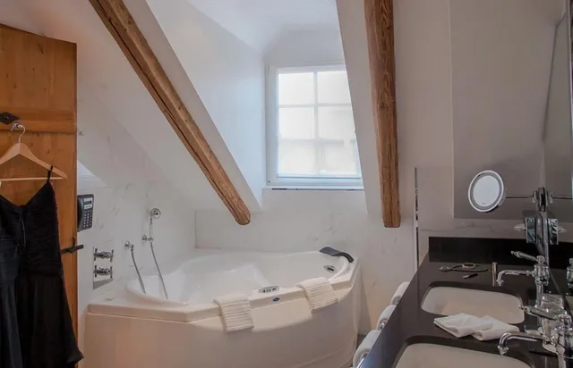 Suite, Hotel Le Bouclier D Or And Spa 7/10
