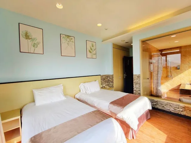 غرفة فاخرة بسريرين منفصلين بشرفة، Starry Inn 3/10