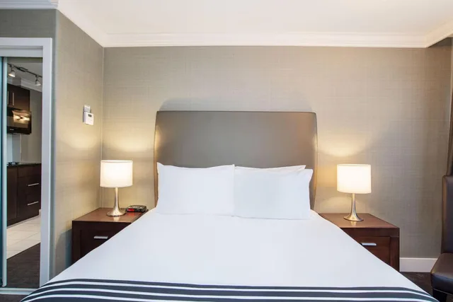 جناح استوديو بسرير كينج وسرير كوين بمطبخ صغير، Sandman Hotel Vancouver Airport 3/8