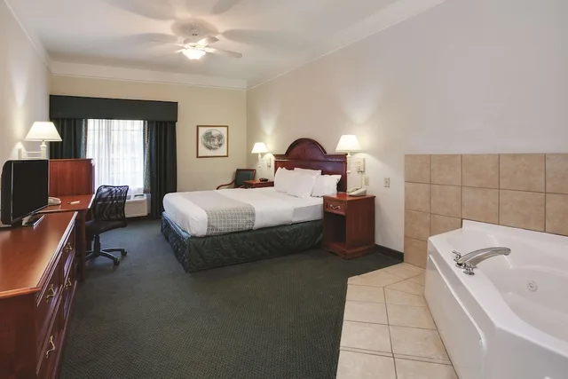 غرفة بسرير كينج لذوي الإعاقة، Stay Well Inn & Suites Fort Myers,FL 3/3