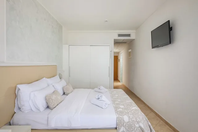 غرفة قياسية بسرير مزدوج أو سريرين منفصلين بإطلالة على البحر بشرفة، Hotel Mimosa - Lido Palace 3/10