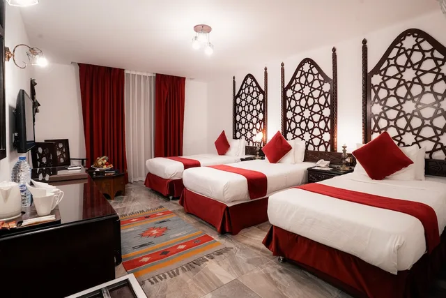 غرفة قياسية ثلاثية بثلاثة أسرّة، Old Village Resort Petra 2/10