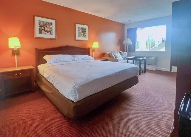 غرفة قياسية بسرير كينج، Motel6 Culpeper, VA 1/5