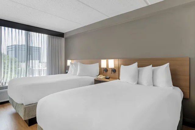 غرفة بسرير مزدوج في طابق مرتفع، Sonesta Select Houston IAH Greenspoint 2/7