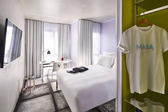 Small Mama, Queen Bed، Mama Shelter Lyon 3/4