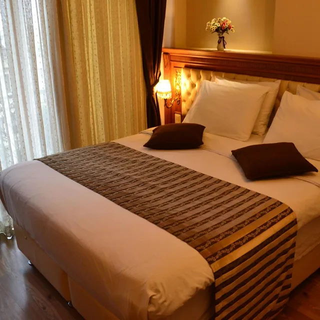 Standard, Double Bed, Seven Days Hotel 5/10
