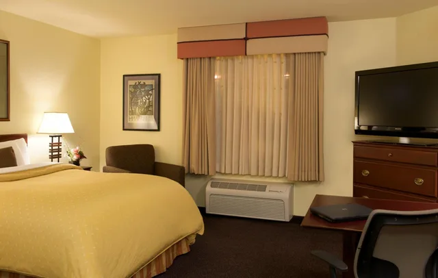 جناح بسرير كوين، Larkspur Landing Campbell - An All-Suite Hotel 1/3