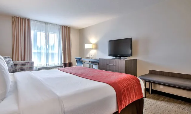 جناح بسرير كينج، Comfort Inn and Suites South Calgary 1/3