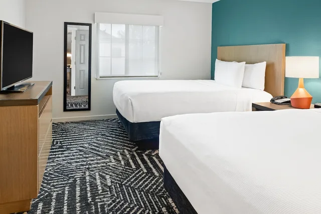 جناح بسريرين مزدوجين بغرفة نوم واحدة مع أريكة، Hyatt House Boston/Burlington 4/7