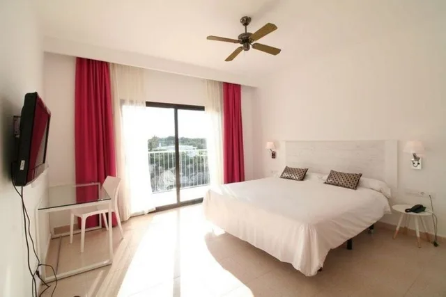 غرفة بإطلالة على البحر بشرفة مفردة بسريرين منفصلين، Hotel Playa Santandria - Adults Only 1/10