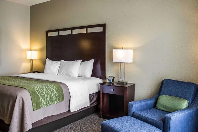 غرفة بسرير كينج، Comfort Inn Saint Clairsville, OH 2/4