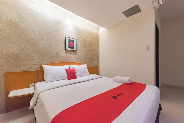 Room, Double Bed, RedDoorz Plus @ Cipaganti Street 3 6/9