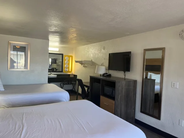 Room, 2 Queen Beds, Accessible, Motel6 Cross Lanes, WV–Goff Mountain Rd 2/4
