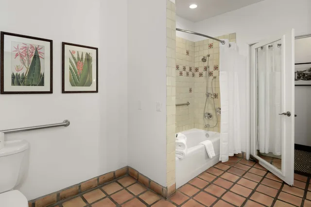 غرفة بسرير كينج، La Quinta Resort & Club, Curio Collection by Hilton 5/6