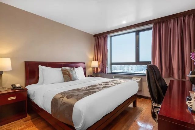 غرفة سوبيريور بسرير كينج بإطلالة على المدينة، The L Hotel Brooklyn, NY 2/3