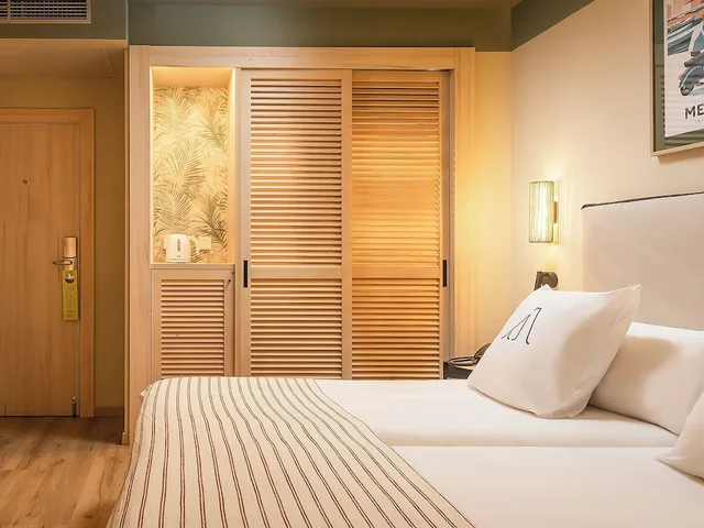 Standard, Twin Beds, Interior View, Hotel Artiem Capri 7/10