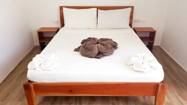 غرفة قياسية بسرير كوين بشرفة، Positano Alona Beach Panglao 3/6