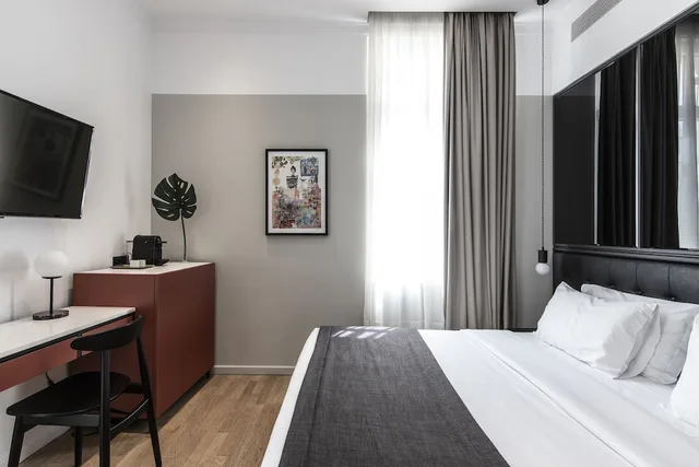 Superior, King Bed, The Modernist 3/8