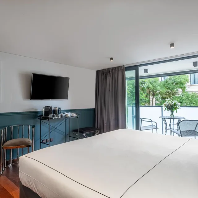 غرفة ديلوكس بسرير مزدوج بإطلالة على الحديقة بشرفة، Hotel Le Palais Gallien 5/6