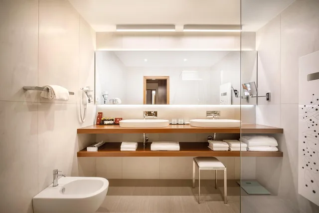 غرفة قياسية مزدوجة بإطلالة على المتنزه بشرفة، Remisens Hotel Metropol 5/5