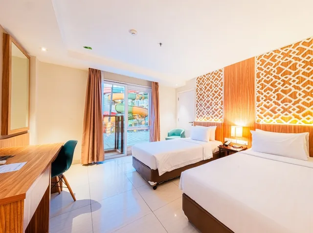 غرفة سوبيريور بسرير كوين بإطلالة على المسبح، Astara Hotel Balikpapan 4/10