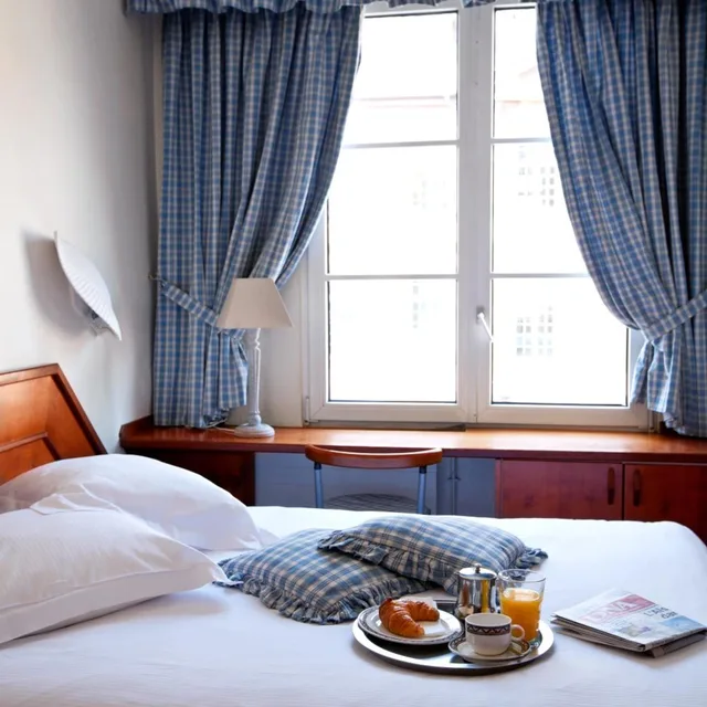 Single, French Bed، Hôtel Suisse 5/8