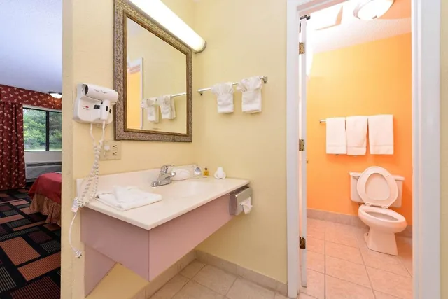 غرفة قياسية بسرير كينج لذوي الإعاقة، Americas Best Value Inn Canton 3/4