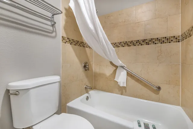 غرفة قياسية بسرير كينج، Best Western Green Tree Inn 7/7