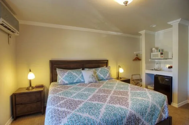غرفة كلاسيكية بسرير كينج في الطابق الأرضي، Soap Lake Resort, a Dazzler Select by Wyndham 1/1