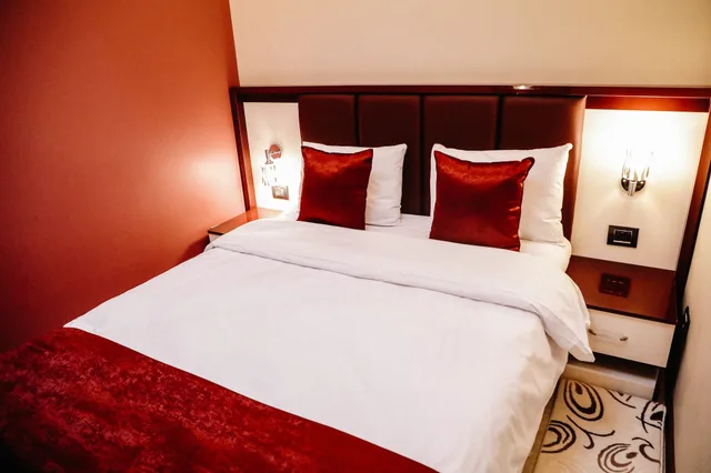 شقة بسرير كينج بإطلالة على الحديقة، DELUXE CITY HOTEL 5/9