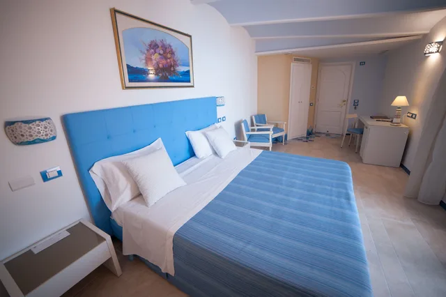 غرفة ديلوكس بإطلالة على البحر، Hotel Rufolo 1/5