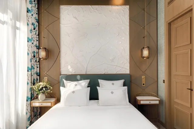 Deluxe, Queen Bed, Balcony, Le Demeure Montaigne 2/4