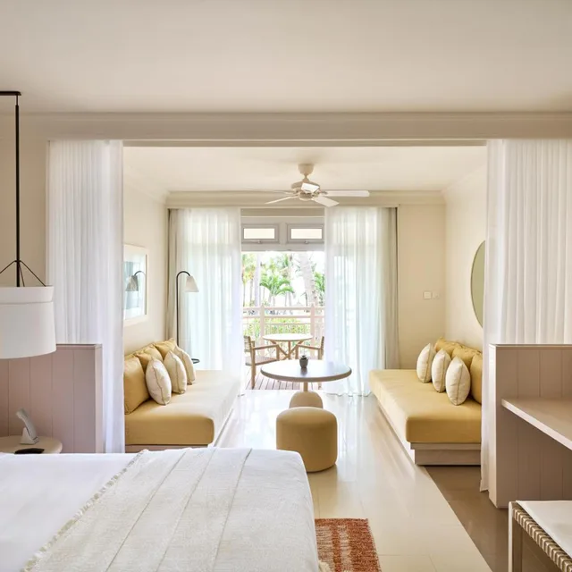 جناح جونيور بإطلالة على الشاطئ، LUX Belle Mare Resort and Villas 3/4