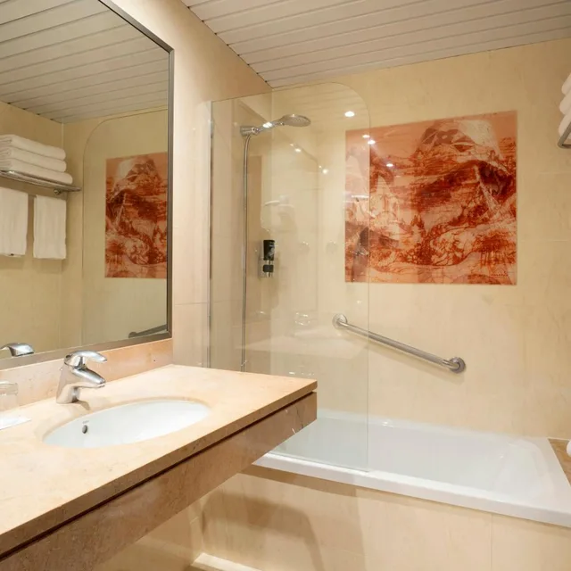 Park, Superior, Double or Twin Bed, Leonardo Hotel Barcelona Gran Via 8/9