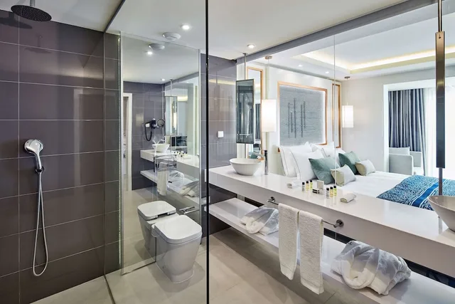غرفة ديلوكس بسرير مزدوج بإطلالة على البحر بشرفة مع سرير إضافي، Tivoli Carvoeiro Hotel 5/5