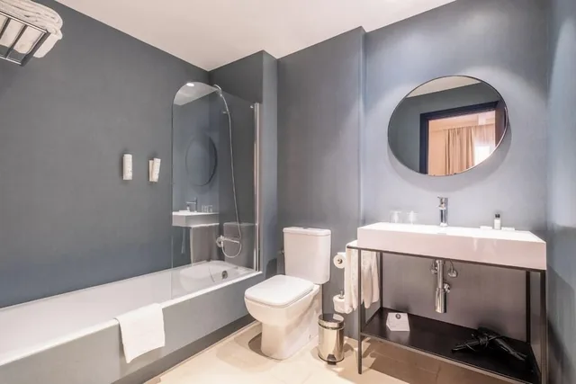 غرفة بسريرين منفصلين بشرفة، Hotel Soho Boutique Las Vegas 7/8