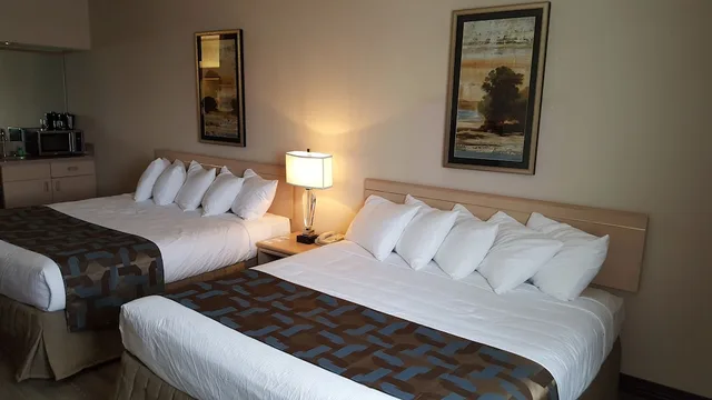 Standard, 2 Queen Beds, Shilo Inn Suites Elko 2/5