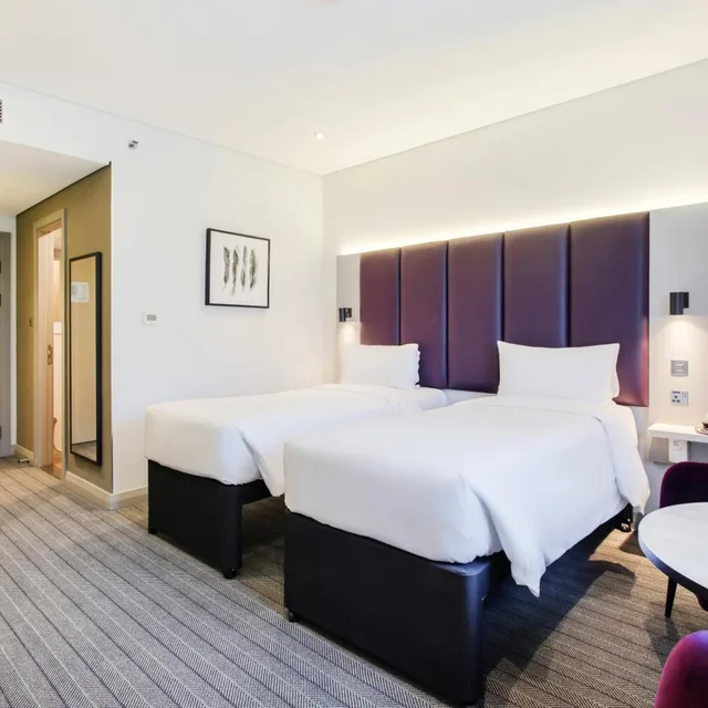 غرفة متصلة عائلية بسرير فردي، Premier Inn Abu Dhabi Capital Centre 3/4