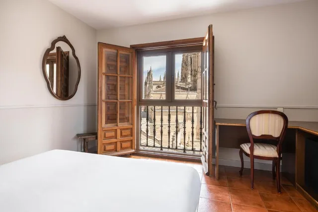 Room, Double Bed, Cathedral View، Crisol Meson Del Cid 3/5
