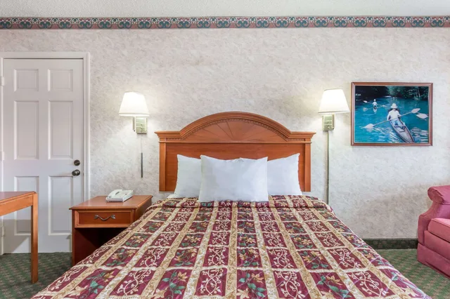 غرفة بسرير كينج لذوي الإعاقة، Days Inn by Wyndham Petersburg/South Fort Lee 4/7