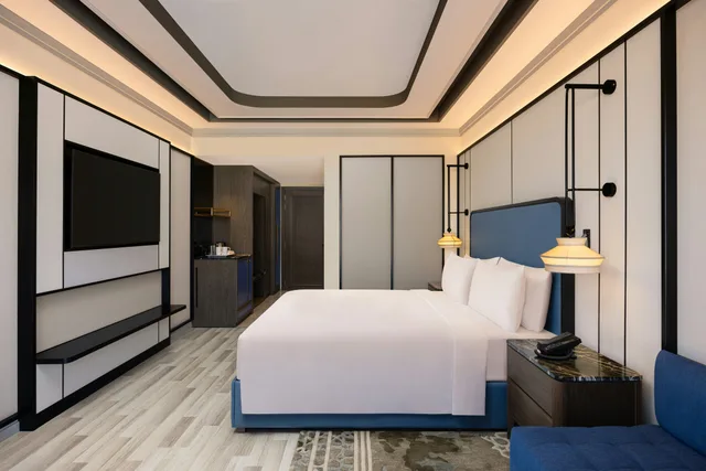 غرفة بسرير كينج لذوي الإعاقة، Doubletree by Hilton Bengaluru Airport 5/7